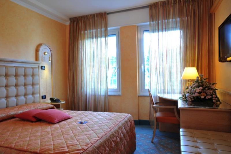 اتاق اجرایی, Agora Palace