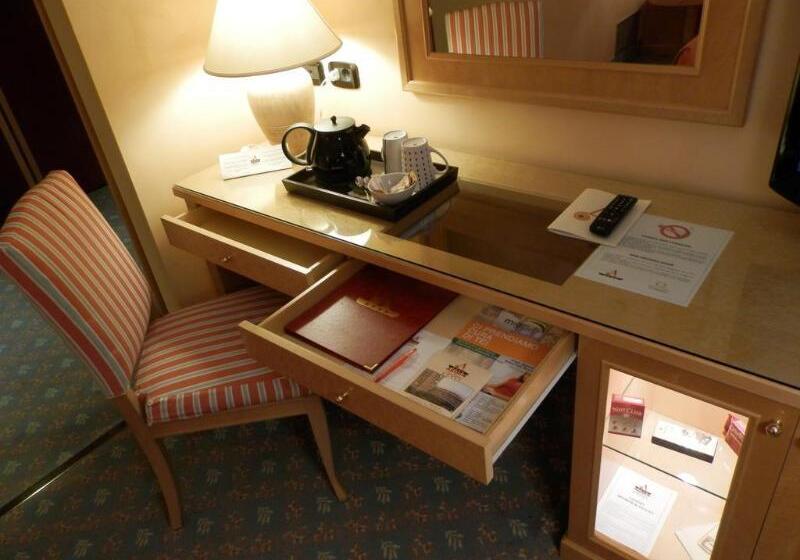 اتاق اجرایی, Agora Palace