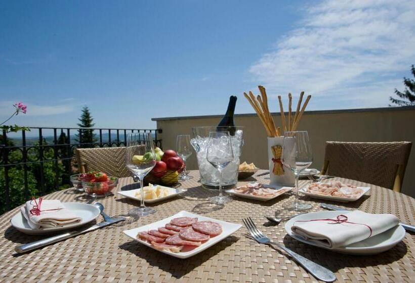 جناح جونيور مزوَّد بتراس, Albergo Castiglione Langhe