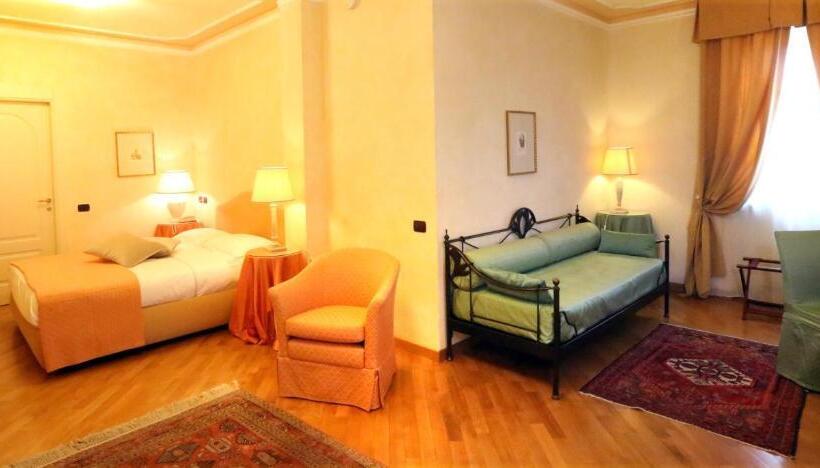 جناح جونيور مزوَّد بشرفة, Albergo Castiglione Langhe