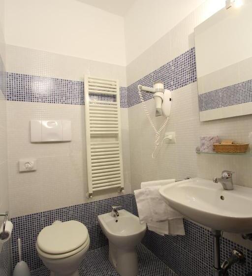 اتاق استاندارد سه نفره, Demo