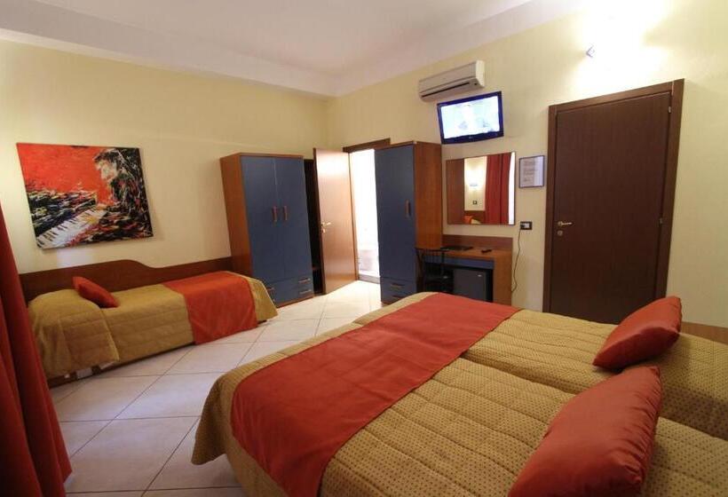 اتاق استاندارد سه نفره, Demo