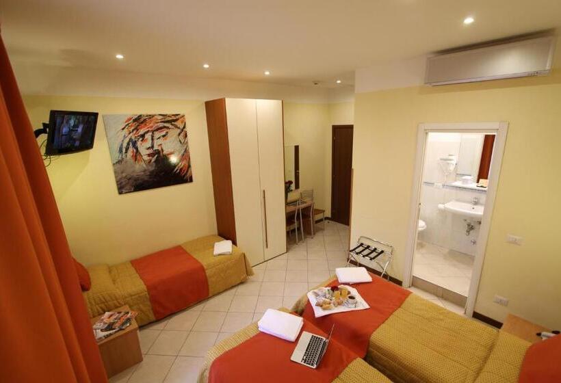 اتاق استاندارد سه نفره, Demo