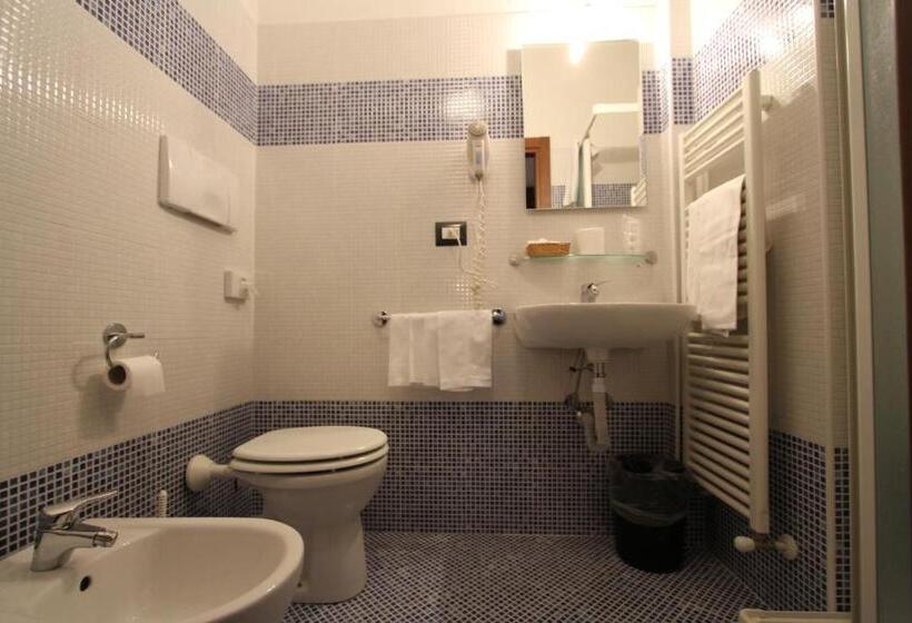 اتاق استاندارد چهار تخته, Demo