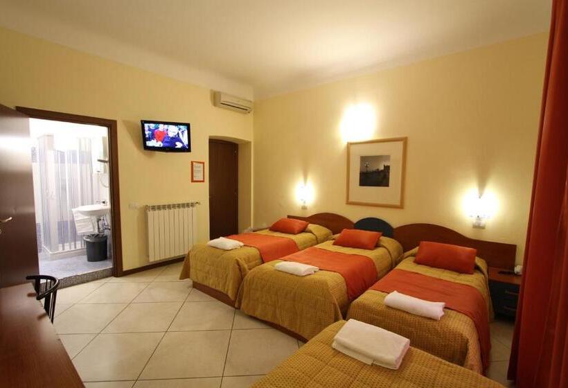 اتاق استاندارد چهار تخته, Demo