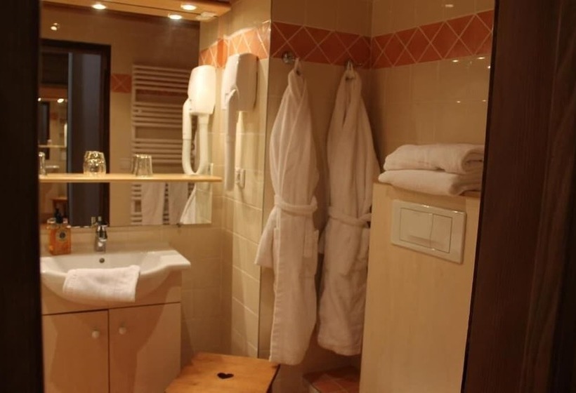 اتاق استاندارد سه نفره, Everest