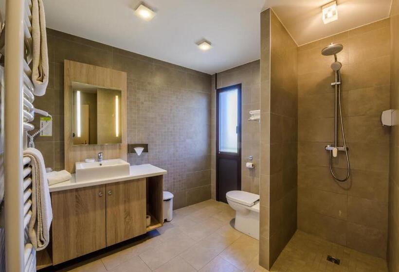 패밀리 룸, L Aragon