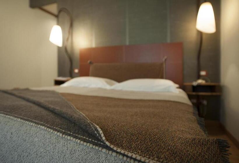 غرفة سوبيريور, Langhe