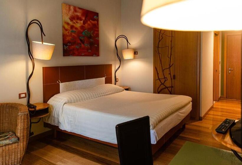 غرفة سوبيريور, Langhe