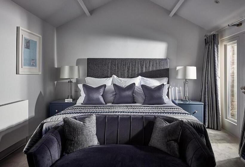 جناح, The Samling