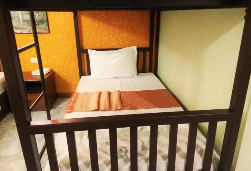 Triple Standard Room with Bunk Beds, Thepparat Lodge Krabi