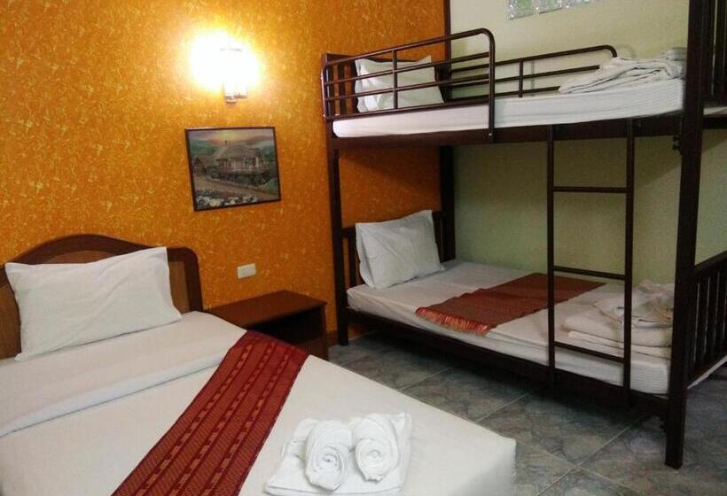 غرفة قياسية ثلاثية سرير بطابقين, Thepparat Lodge Krabi
