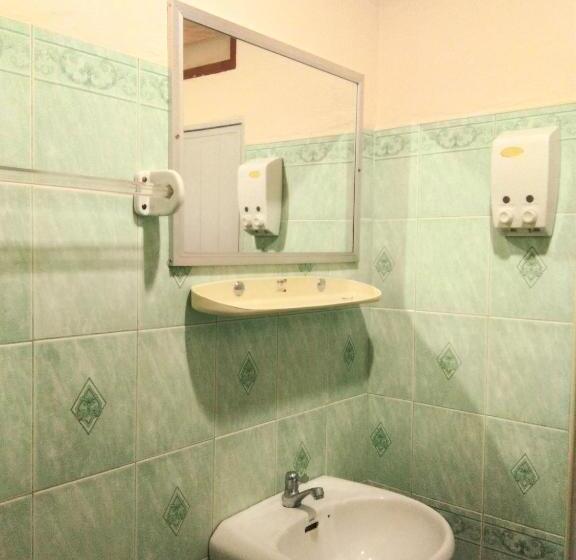 غرفة عائلية, Thepparat Lodge Krabi