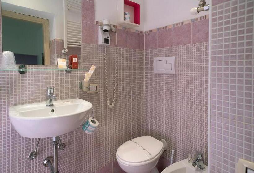 四人标准间, Tonic