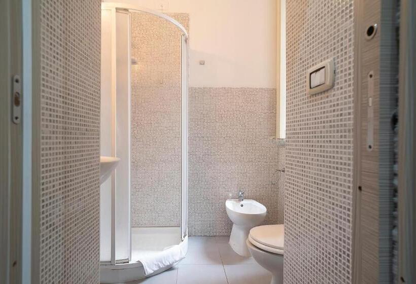 单人基本间, Tonic