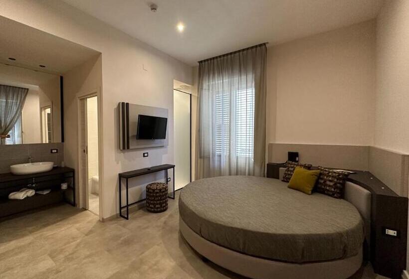 豪华三人间, Tonic