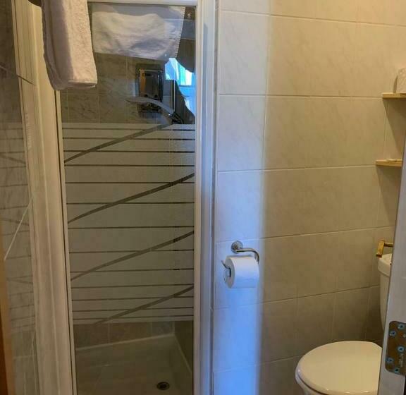 스탠다드 트리플 룸, Troy