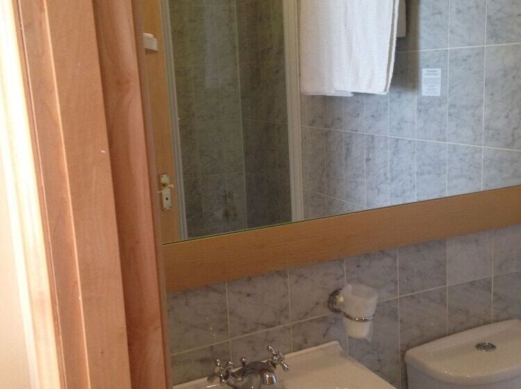 스탠다드 트리플 룸, Troy