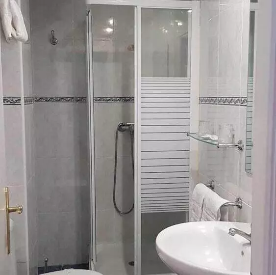 اتاق استاندارد سه نفره, Pensión Bilbao