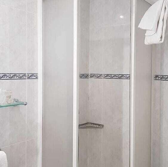 스탠다드 트리플 룸, Pensión Bilbao