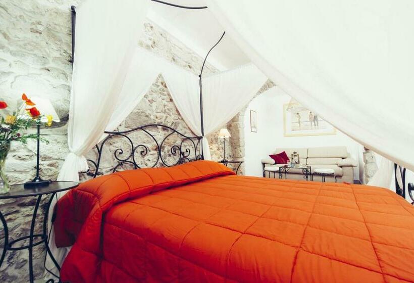 جناح جونيور ديلوكس, B&b Blu Bosa