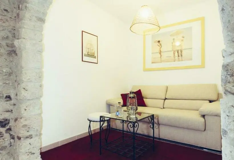 سوییت جونیور لوکس, B&b Blu Bosa