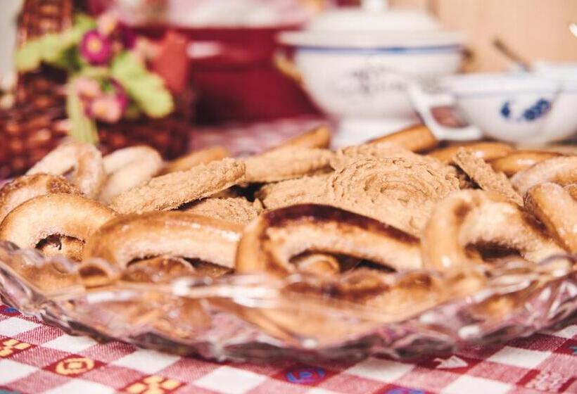 جناح مطلّ علي الجبل, La Crestolina