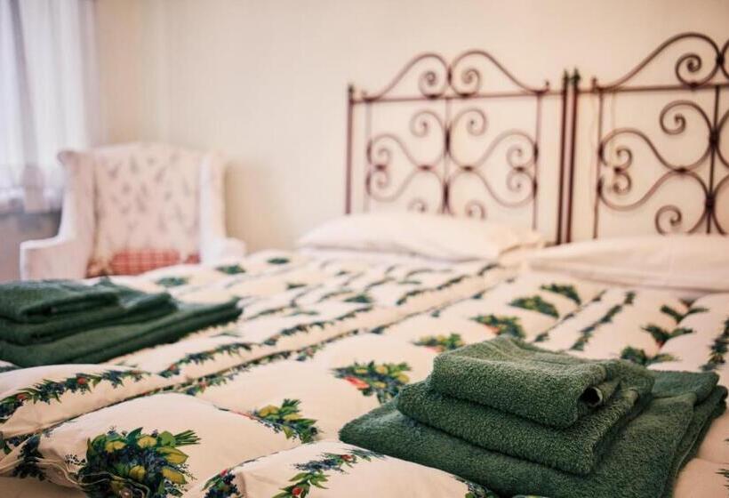 غرفة قياسية رباعية, La Crestolina