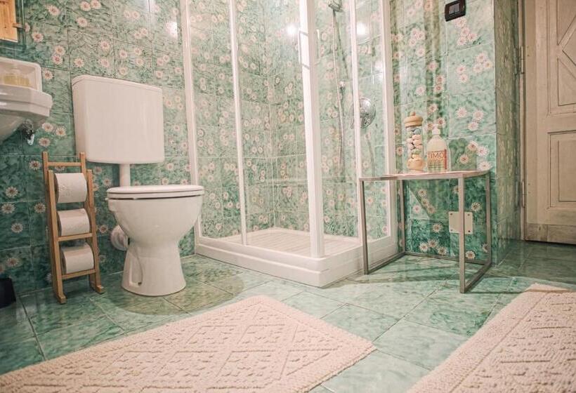 غرفة قياسية رباعية, La Crestolina