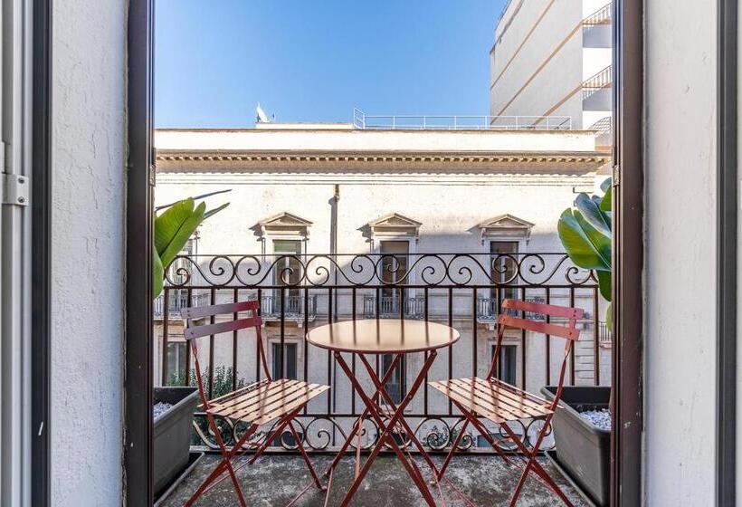 اتاق لوکس با بالکن, Vittorio S Luxury