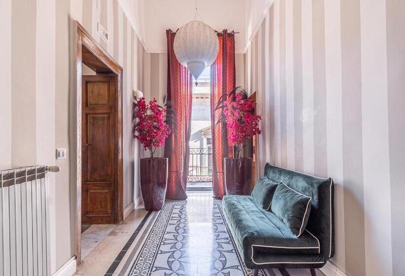 اتاق لوکس با بالکن, Vittorio S Luxury