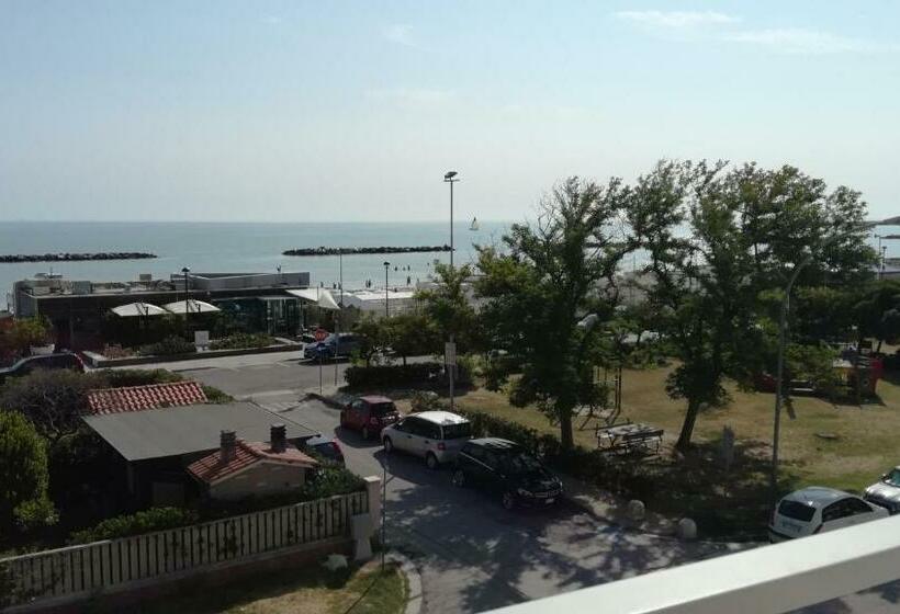 غرفة قياسية مطلّة علي البحر مزوَّدة بشُرفة, B&b Galletto