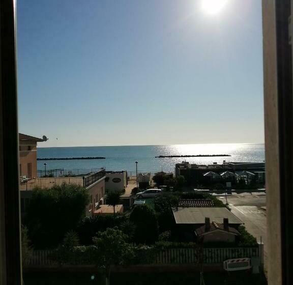 غرفة قياسية مطلّة علي البحر مزوَّدة بشُرفة, B&b Galletto