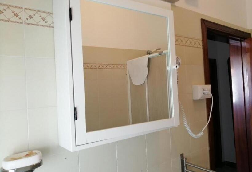 غرفة قياسية ثلاثية مطلة علي الحديقة, B&b Galletto