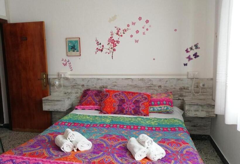 غرفة قياسية ثلاثية مطلة علي الحديقة, B&b Galletto