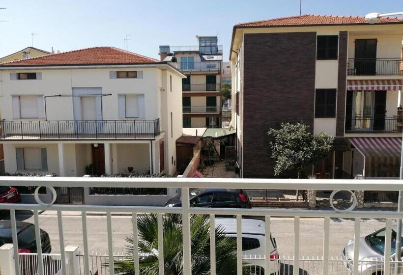 غرفة قياسية ثلاثية مطلة علي الحديقة, B&b Galletto