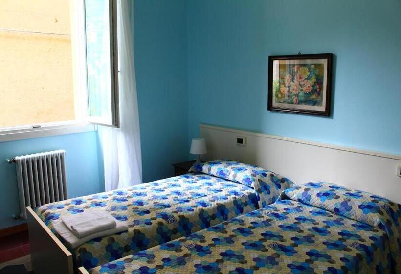 バス共有のスタンダードルーム, Albergo Del Lago