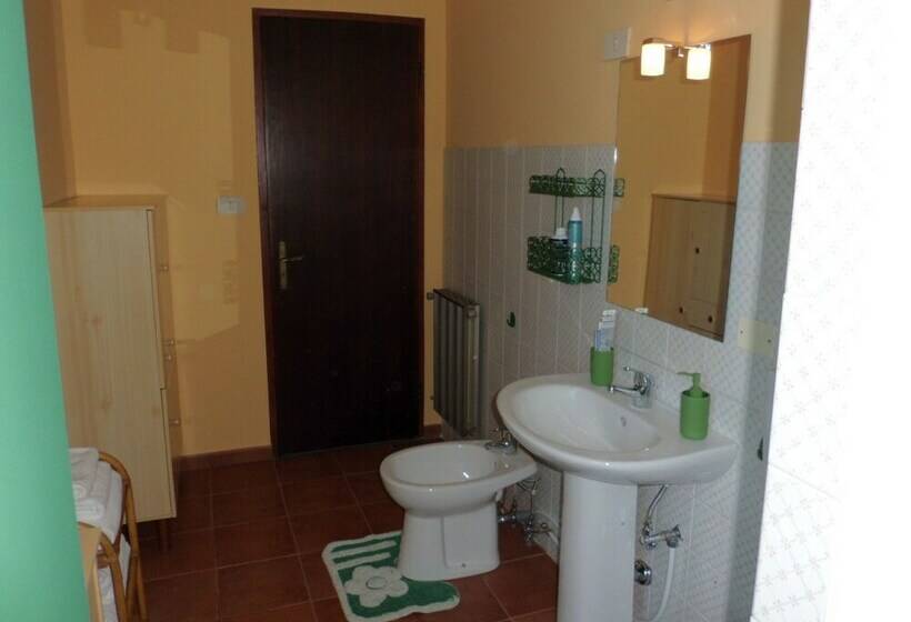 로맨틱 룸, At Armando S Home