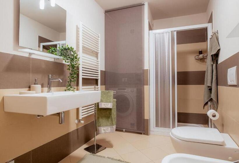 استودیوی لوکس, Il Cortile Di Elisa & Our Flats