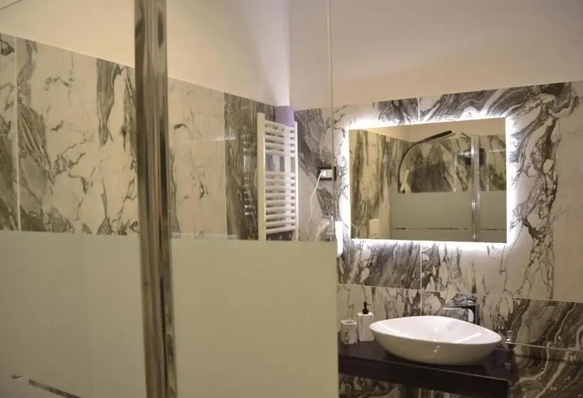 اتاق استاندارد سه نفره, Garda Relais Luna Blu