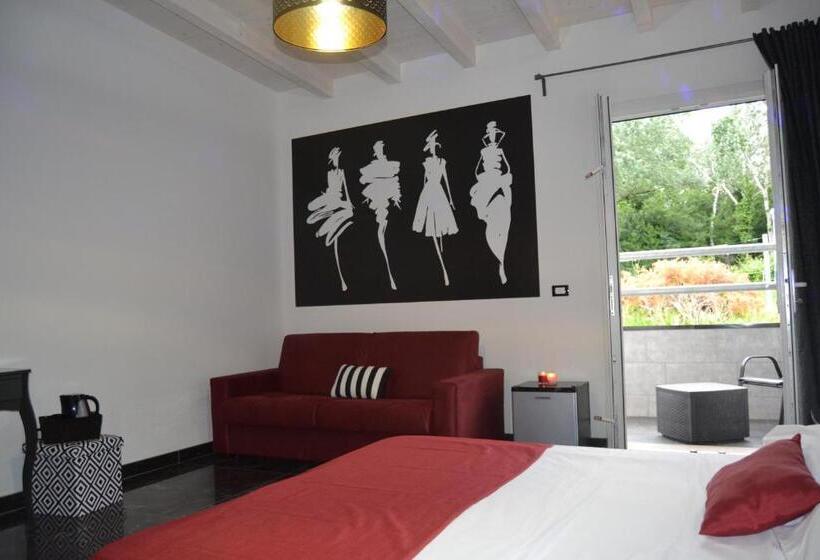 اتاق استاندارد چهارنفره با چشم‌انداز باغ, Garda Relais Luna Blu