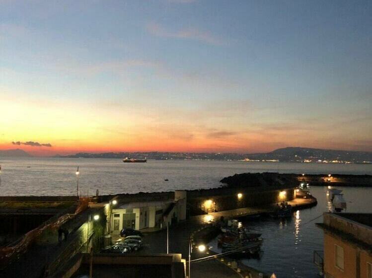 חדר משפחתי נוף לים, La Dimora Dei Borboni