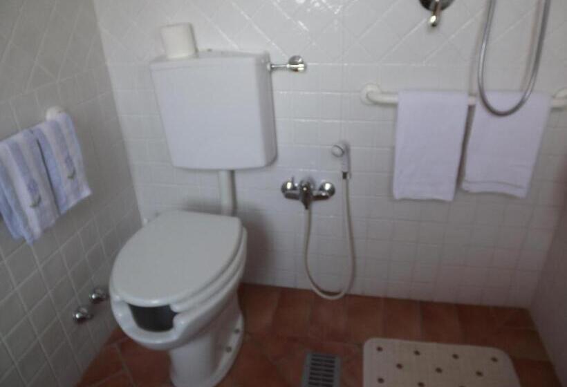 חדר סטנדרט מותאם לאדם עם מוגבלויות, Agriturismo Piccola Raieda