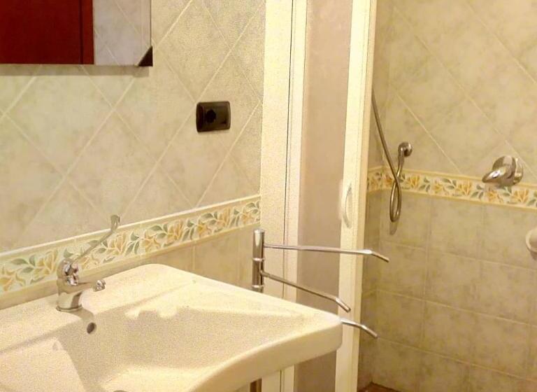 חדר סטנדרט מותאם לאדם עם מוגבלויות, B&b La Rosa Dei Venti Sardinya