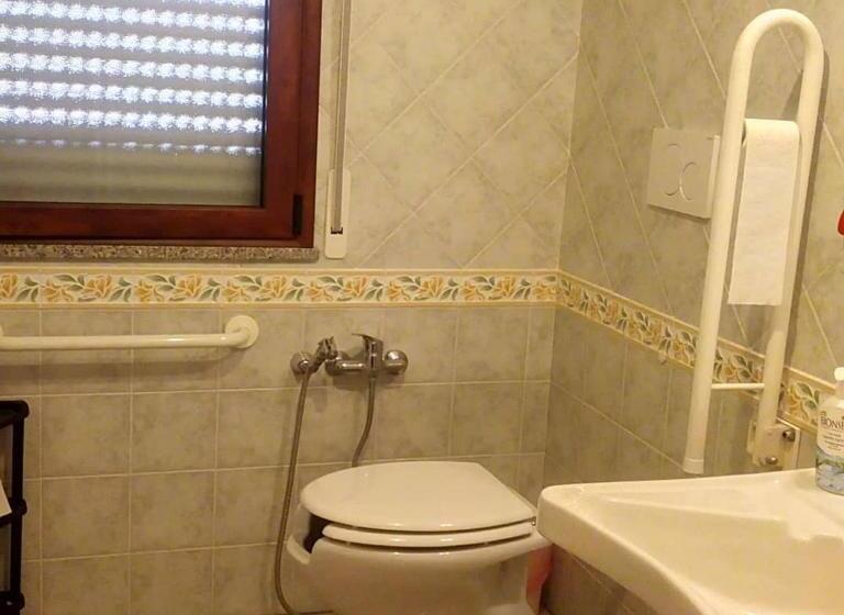 חדר סטנדרט מותאם לאדם עם מוגבלויות, B&b La Rosa Dei Venti Sardinya