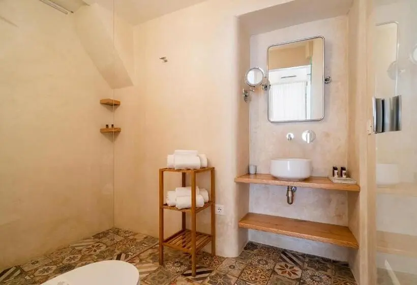 سوییت سوپریور, B&b Corte Patitari