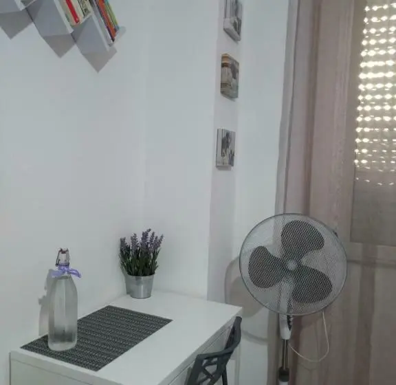 اتاق استاندارد با سرویس بهداشتی مشترک, Sa Sindria