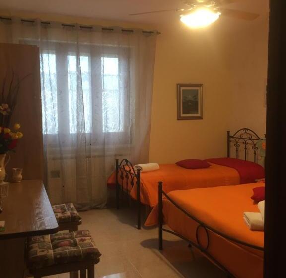חדר משפחתי, Casa Delle Rondini