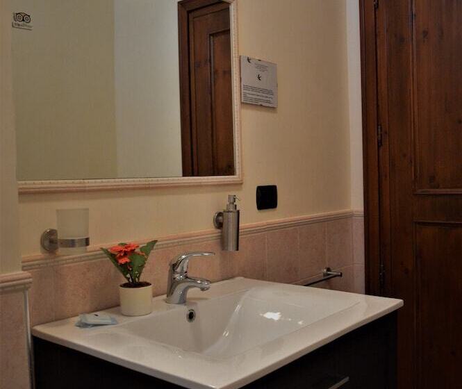 חדר משפחתי, Casa Delle Rondini
