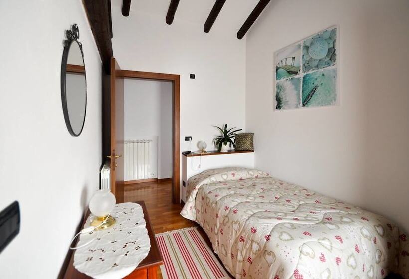 スタンダードシングルルーム, Chiaro Di Luna